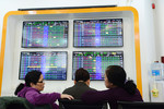 VN stocks rise on banks and energy firms