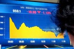 VN stocks slump again on global moves