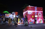 Co.opmart giant gift box makes sudden appearance in Da Nang