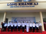 NovaGroup hands over scholarships to students in Dong Thap