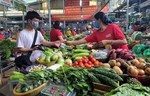HCM City making frantic efforts to reopen traditional markets