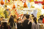Ha Noi Christmas decorations sales down