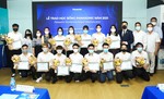Panasonic Vietnam gives scholarships to excellent students