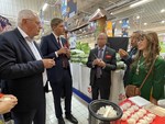 Vietnamese rice hits hypermarket shelves in France