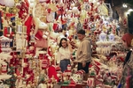 Tightened spending hits Christmas sales