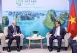 Standard Chartered reaffirms support for Việt Nam’s commitment to addressing climate change