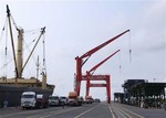 Long An builds investment policies to develop its international port into a logistics hub