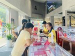 HCM City gold shops brace for God of Wealth Day rush