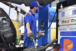 Petrol prices rise more than VNĐ700 per litre​