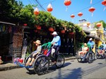 Solutions to encourage international tourists to spend more in Việt Nam