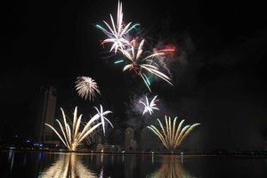Int’ l firework festival, street carnival boost tourism