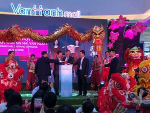 Giant mall opens in HCM City