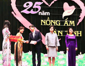 Hanwha Life, CEO honoured for contributions to HCMC