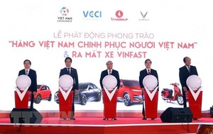 PM attends debut of VinFast automobile models