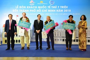 Vietnam Airlines welcome 7 millionth international passenger to HCM City