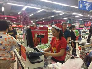Retailers offer big discounts to celebrate Vietnamese football team’s victory