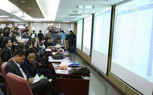 VN stocks fall on low confidence