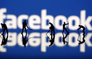 Experts urge privacy control following Facebook scandal