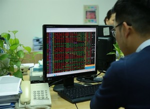 Viet Nam stocks lose on last-minute selling