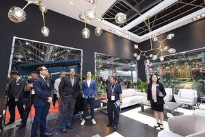 Vietnamese firms join international furniture fair in Singapore