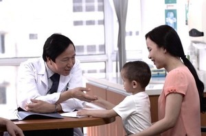 Vietnamese doctor awarded 2018 Nikkei Asia Prize