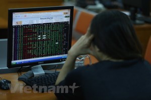 VN stocks close morning trading with mixed results
