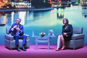 SAP’s CEO talks with Vietnamese technology students about entrepreneurship