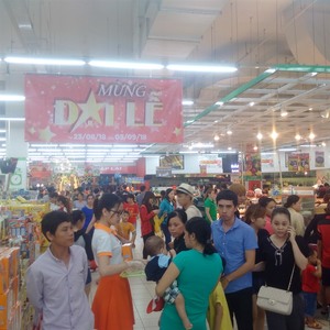 HCM City supermarkets see sales surge during holidays
