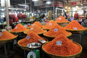 HCM City traditional markets report beginning of Tet sales