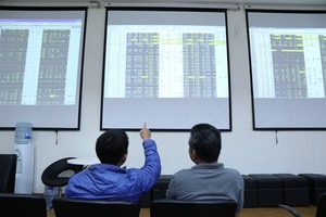 Poor sentiment weighs on VN stocks
