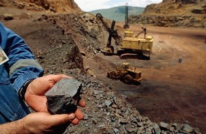 Ministry allows exports of iron ore bought from Quy Xa Mine