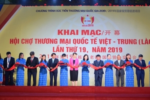 Viet Nam-China border trade fair opens in Lao Cai