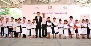 Novaland continues to provide scholarships to Dong Thap Province students