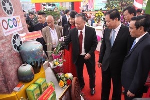 Ha Noi's first festival on agricultural products and craft villages opens