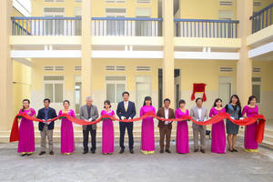 Hanwha Life Vietnam funds Pediatric - Obstetric Clinic in Dak Lak