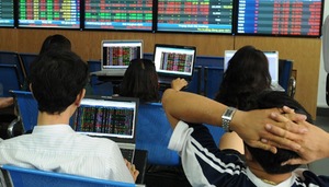 Shares extend losses on low liquidity