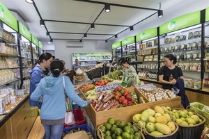 Organic food chain opens new store in HCM City