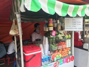 E-wallets’ latest converts: HCM City street vendors