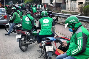 Viet Nam seeks to provide fair treatment to ride-hailing, traditional taxi firms