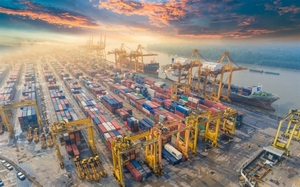 VN surpasses Hong Kong in port throughput