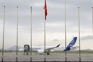 Airbus A220-300 arrives in Viet Nam on regional demo tour