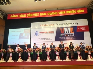 Manufacturing and support industry expos open in Ha Noi