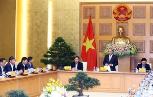 PM Phuc has working session with economic advisory group