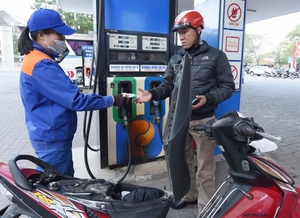 Petrol and oil prices fall sharply