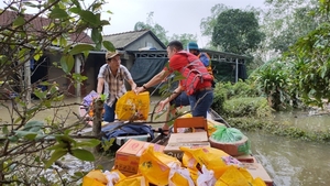 Central Retail donated relief materials to people hit by floods in Thua Thien-Hue