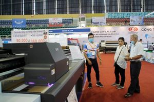 Advertising equipment, technology expo opens in HCM City