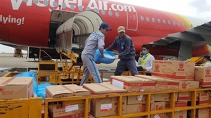 Vietjet supports people in central region