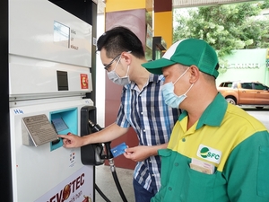 Sacombank pilots contactless payment at SFC gas station in HCM City