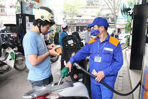 Petrol retail prices plummet