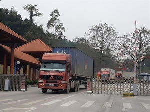 Lang Son suggests permitting local workers to unload goods at China border